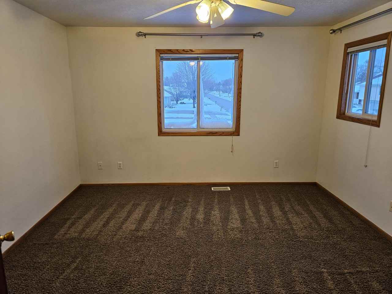 604 W 39th St - Photo 6 of 19