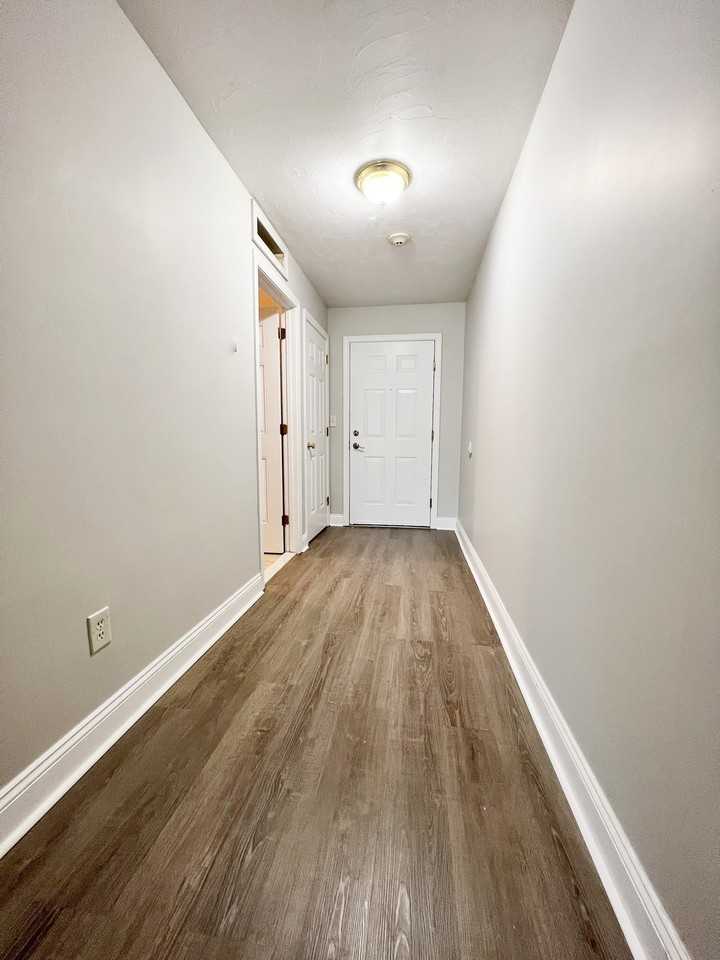 319 East St #202 - Photo 2 of 9