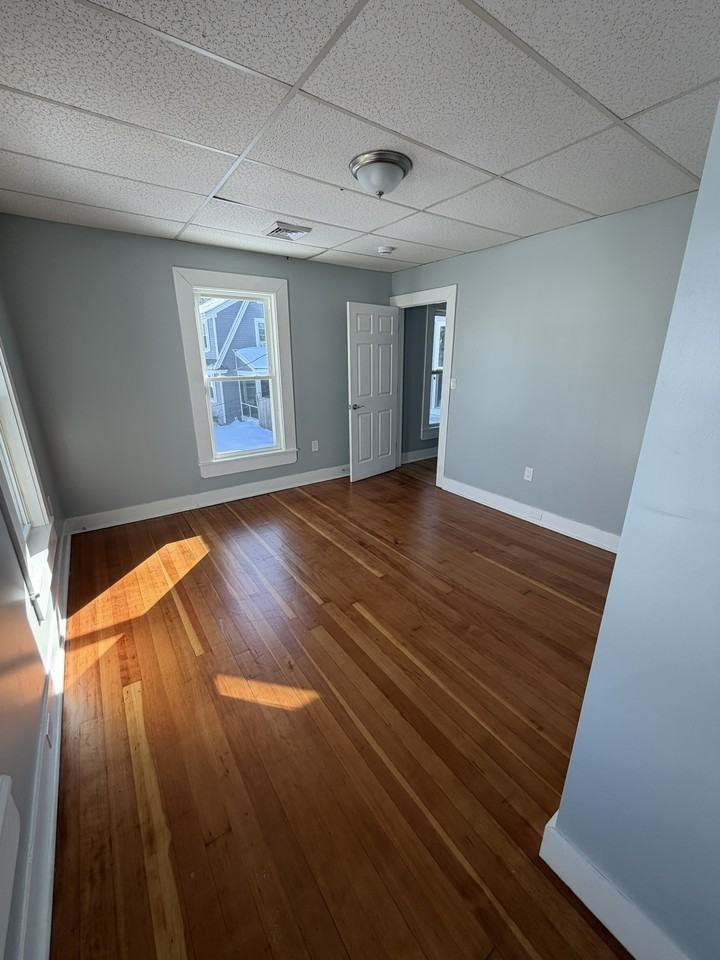 212 School St #2L - Photo 2 of 12