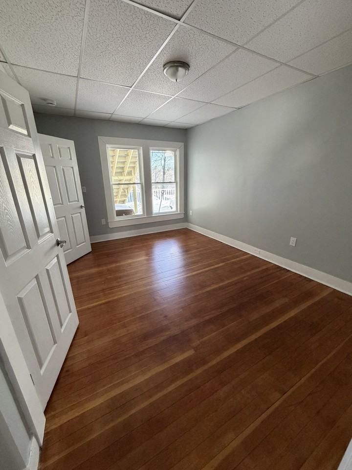 212 School St #2L - Photo 5 of 12