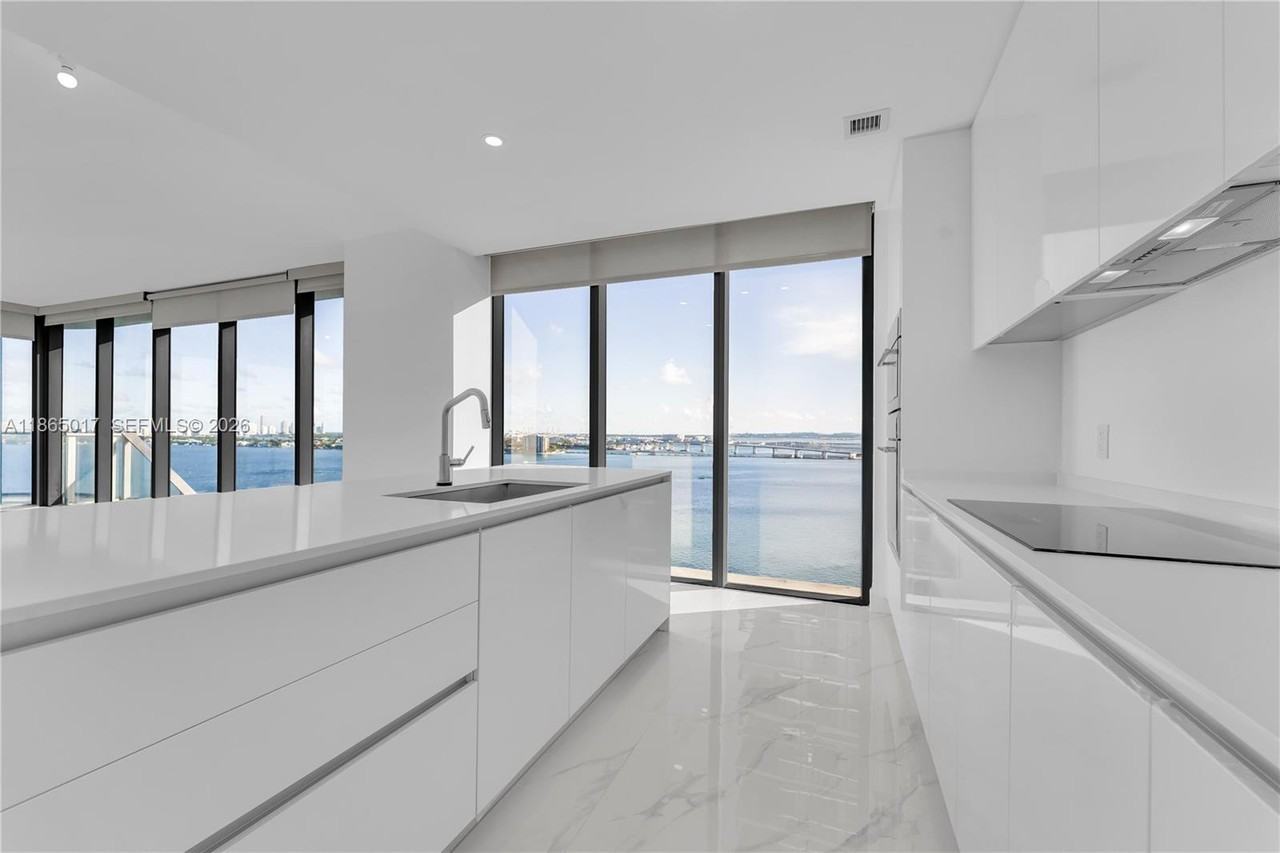 NE 24th St & Biscayne Blvd - Photo 2 of 19