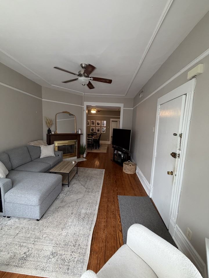 3318 N Kenmore Ave #1 - Photo 2 of 17