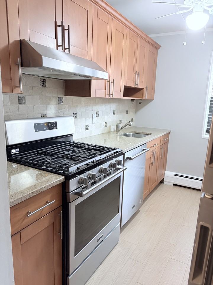 100 Clinton Ave #2N - Photo 4 of 9