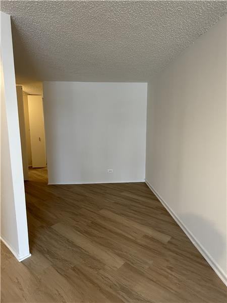 742 N Wells St - Photo 3 of 9