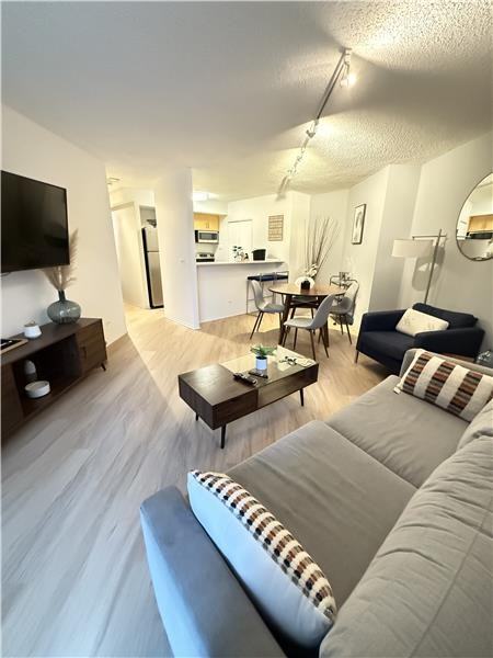 742 N Wells St - Photo 7 of 9