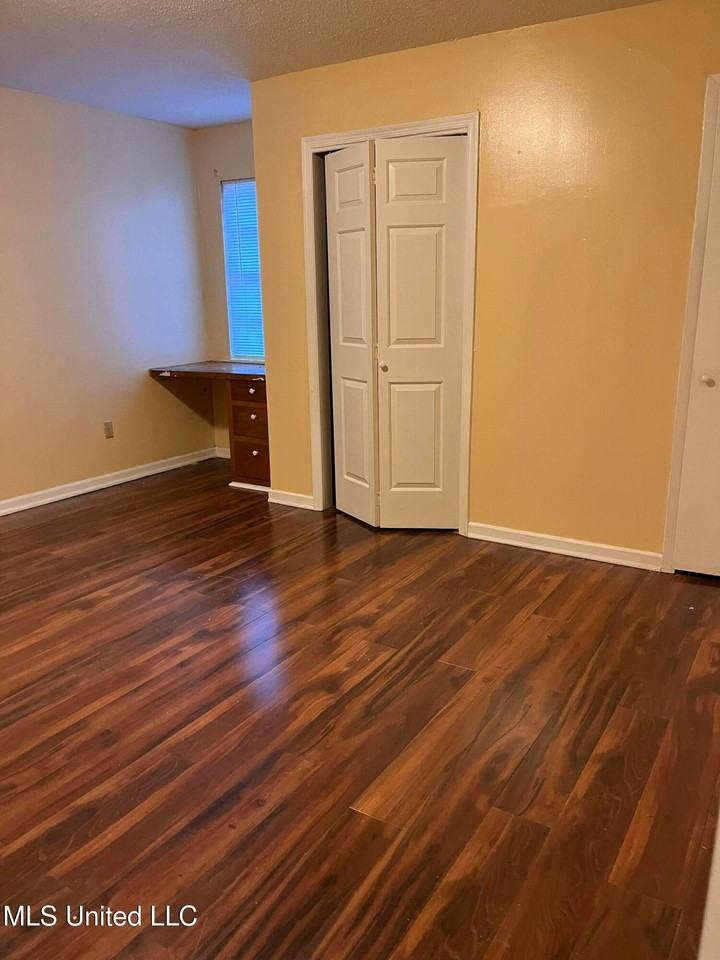 1129 Woodfield Dr - Photo 4 of 16