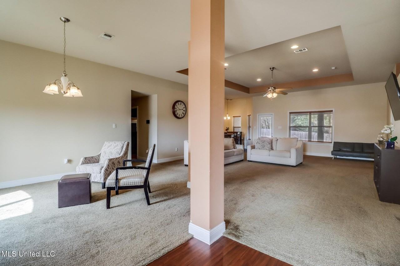 19502 Morris Pond Rd - Photo 2 of 28