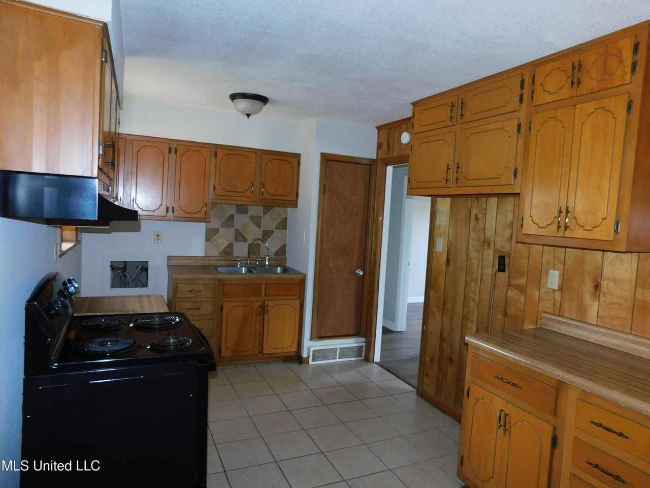 7858 Cherry Valley Blvd - Photo 3 of 20