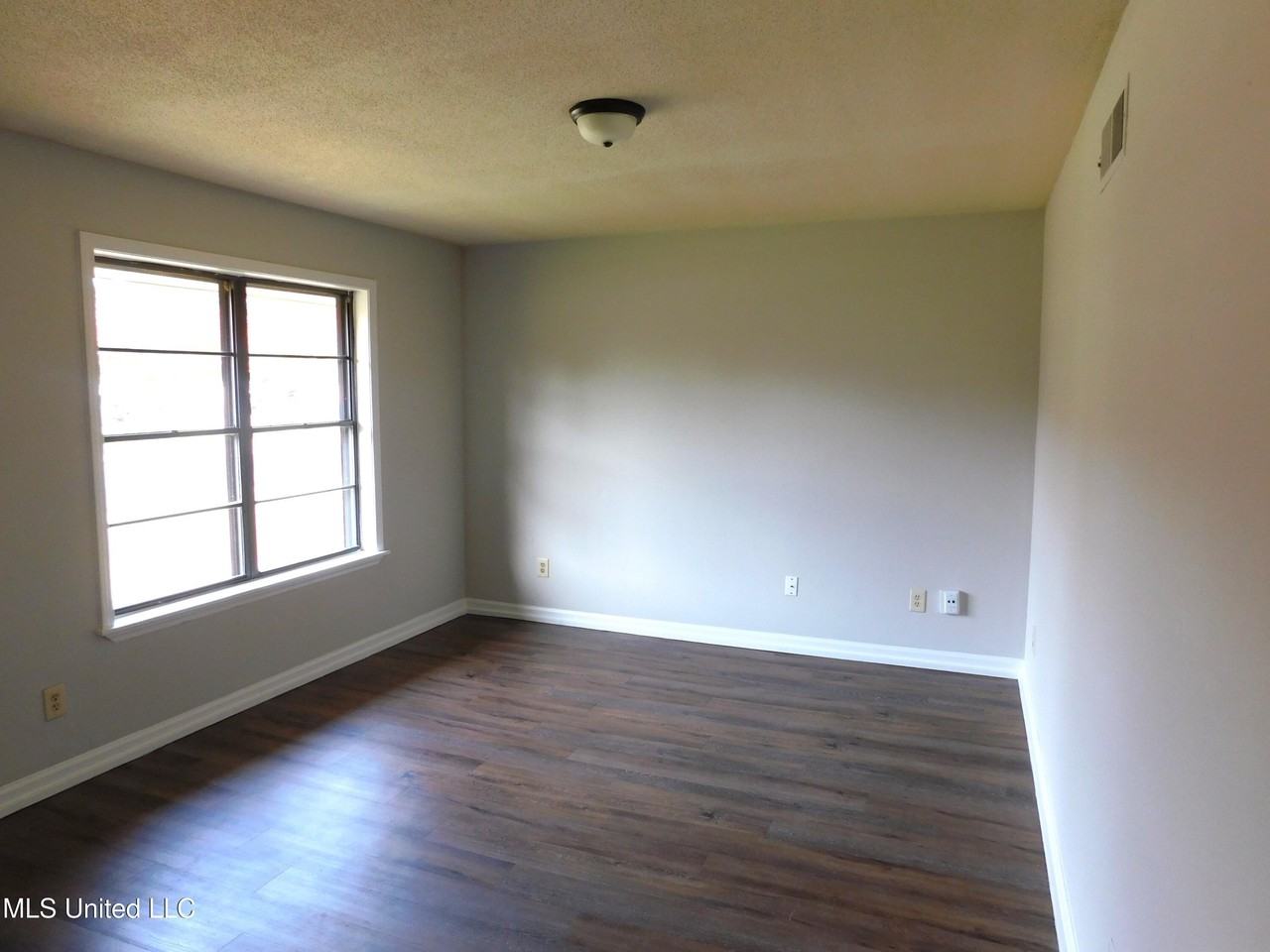 7858 Cherry Valley Blvd - Photo 5 of 20