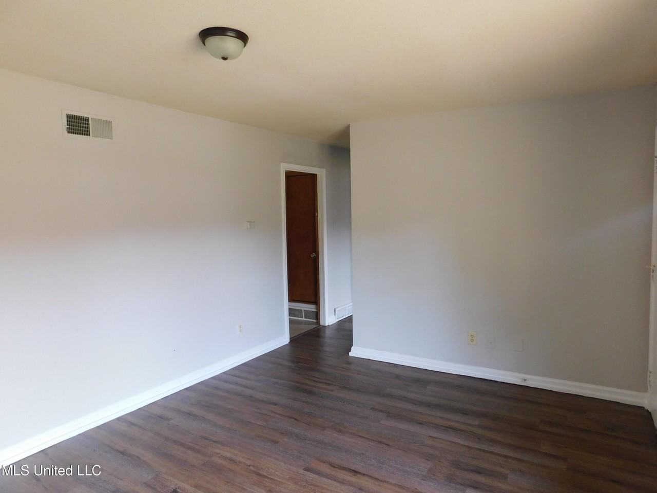 7858 Cherry Valley Blvd - Photo 6 of 20