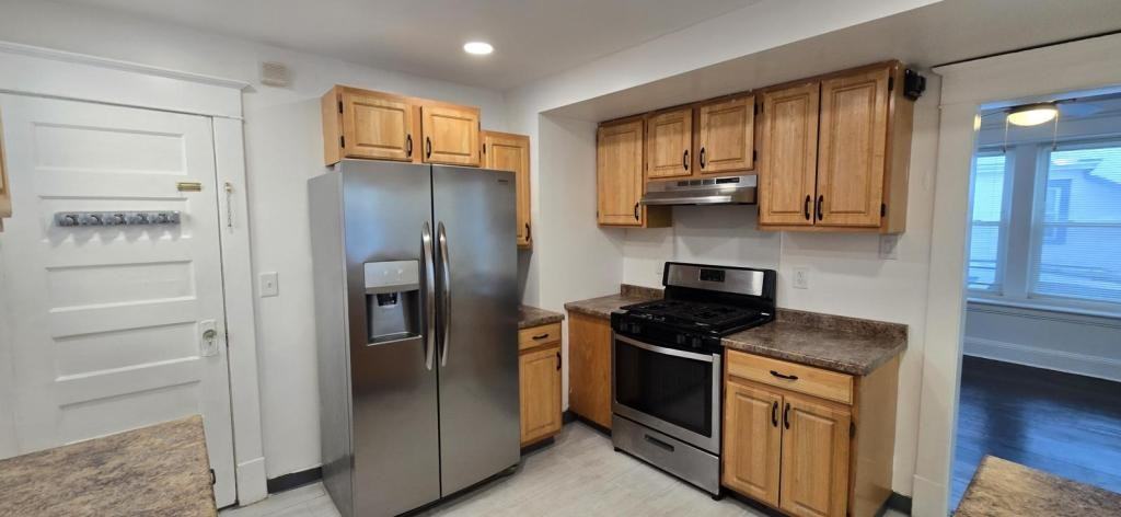 409 Plymouth Ave - Photo 5 of 14