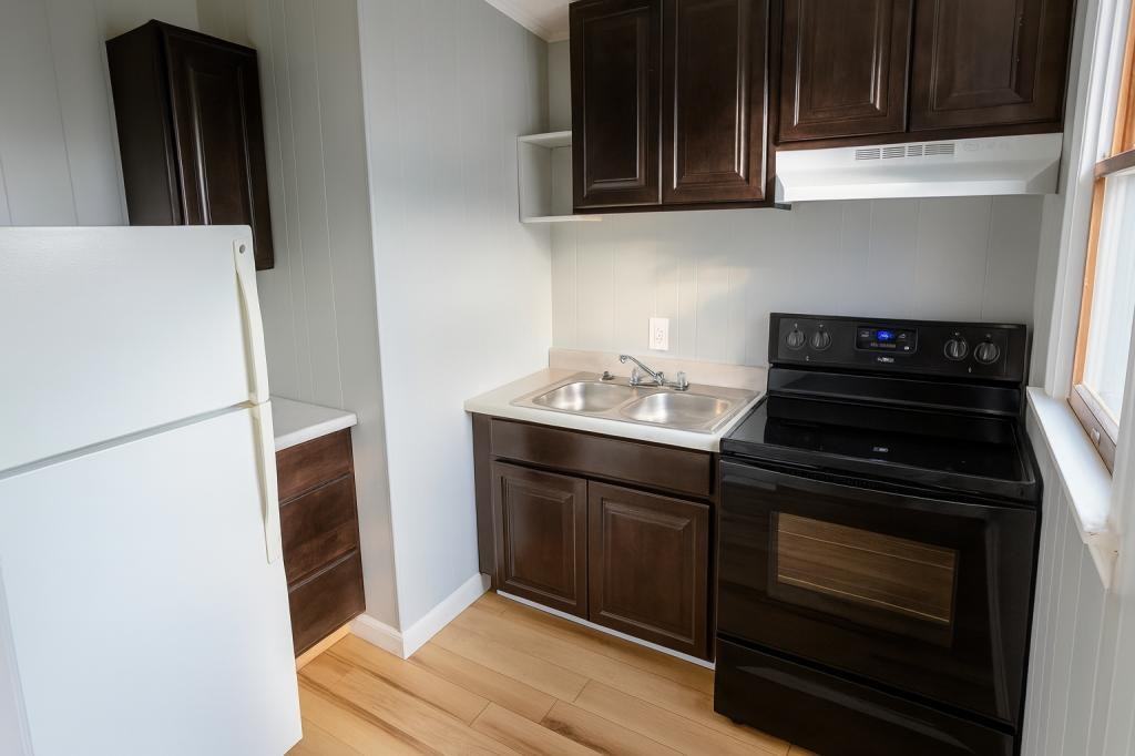 746 8th St - Photo 2 of 5