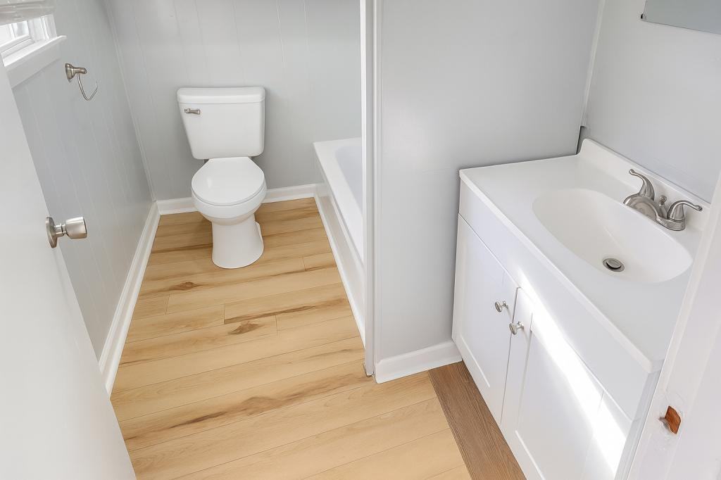 746 8th St - Photo 4 of 5