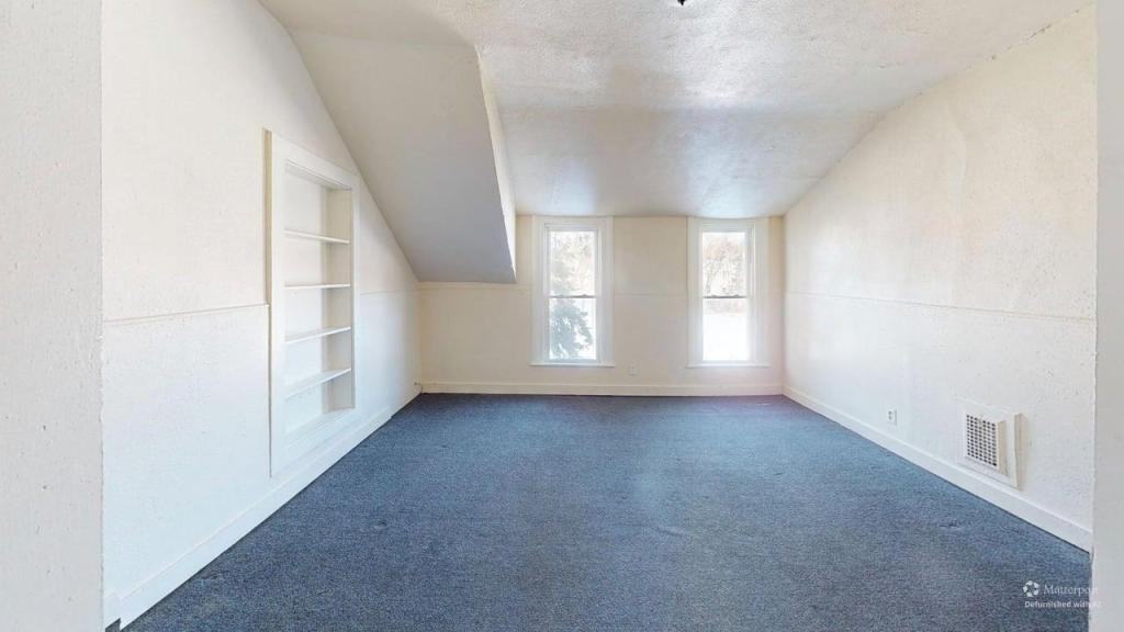 131 Emerson St - Photo 3 of 7