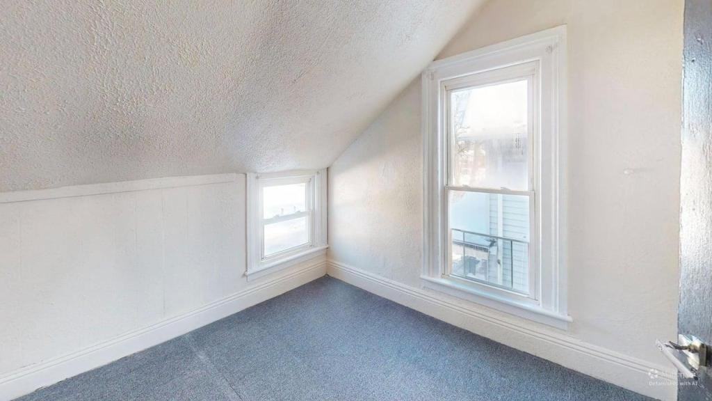 131 Emerson St - Photo 4 of 7