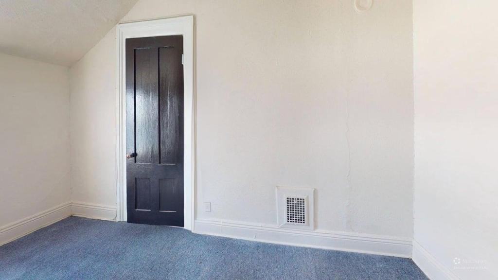 131 Emerson St - Photo 6 of 7