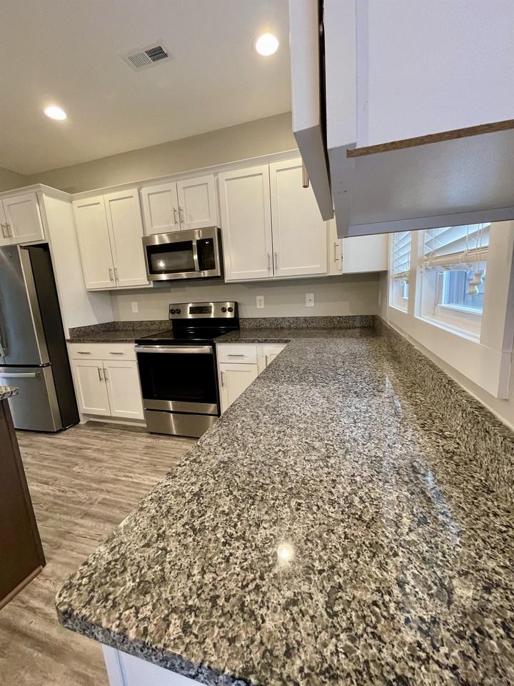 93 Warwick Dr #1 - Photo 5 of 31