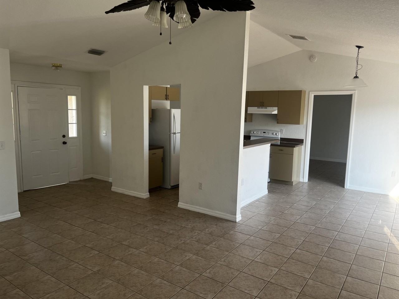 404 Danube Dr - Photo 5 of 13