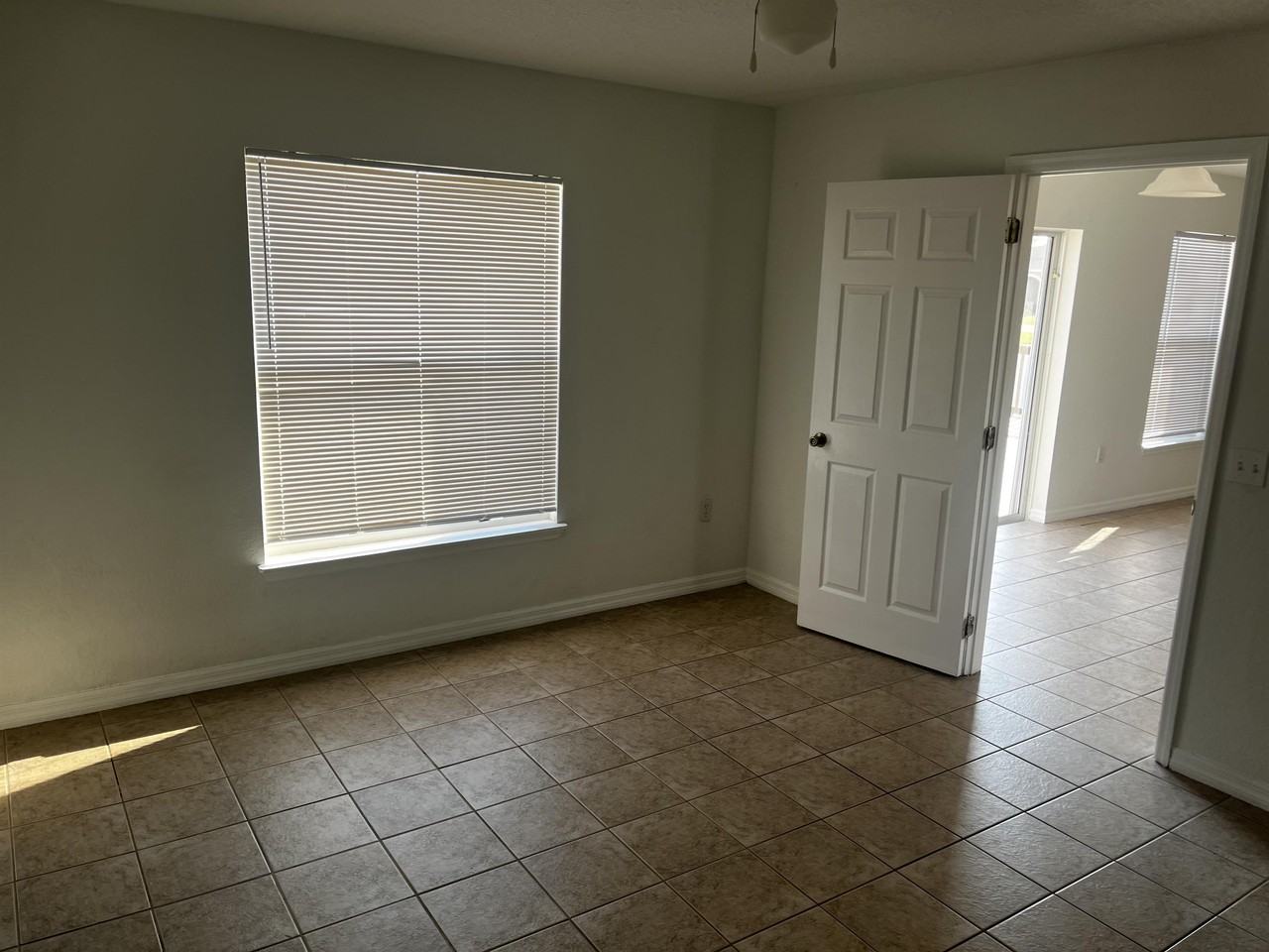 404 Danube Dr - Photo 4 of 13