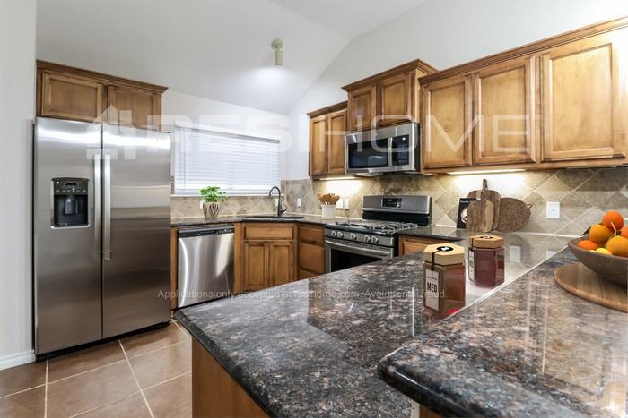 11305 Nw 99th St - Photo 2 of 18