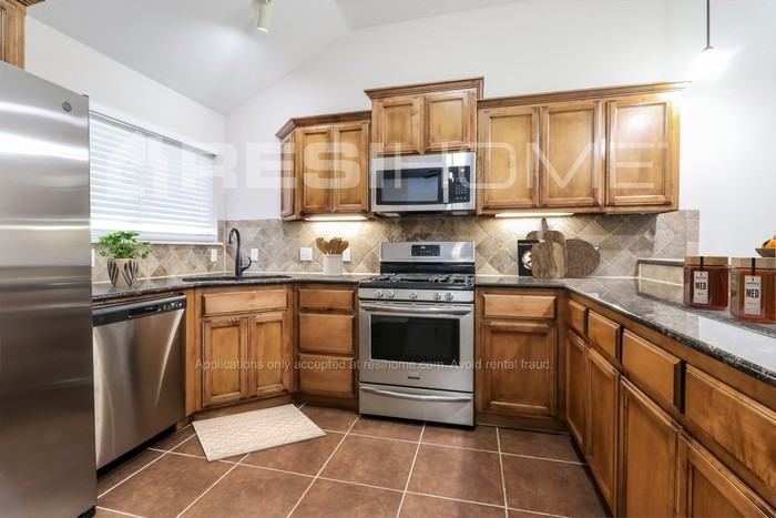 11305 Nw 99th St - Photo 3 of 18