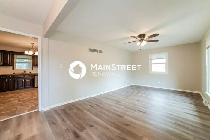 2420 Nw 4th St - Photo 5 of 17