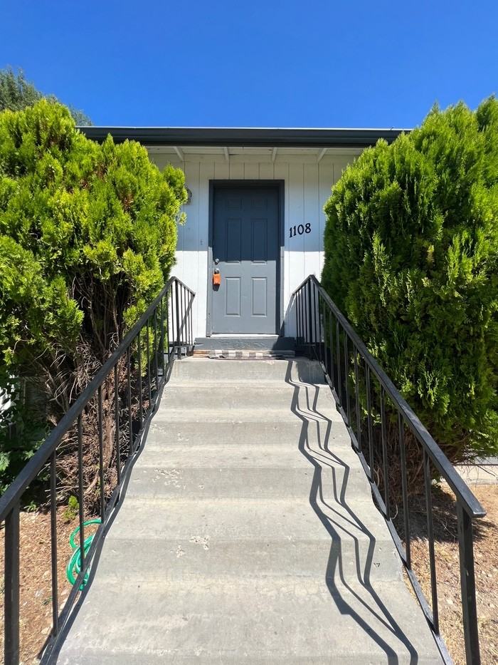 1108 N Adams St - Photo 3 of 13