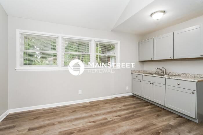 9210 Omar Khayyam Blvd - Photo 6 of 16