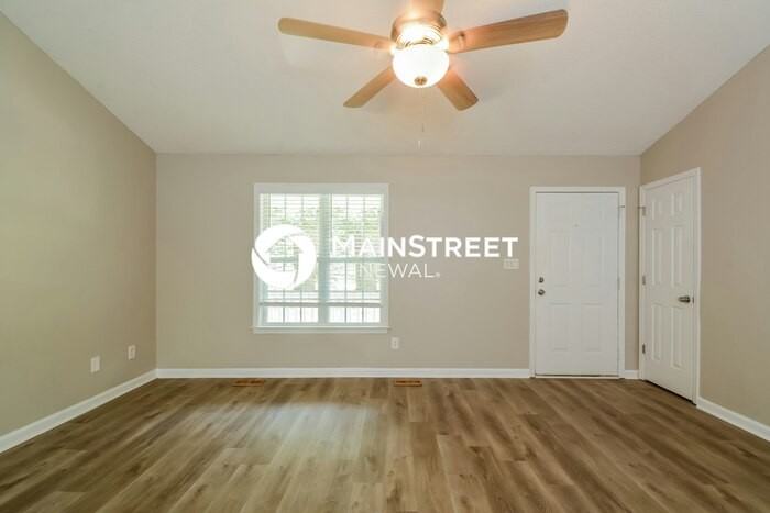 304 Kingsbrook Cir - Photo 3 of 16