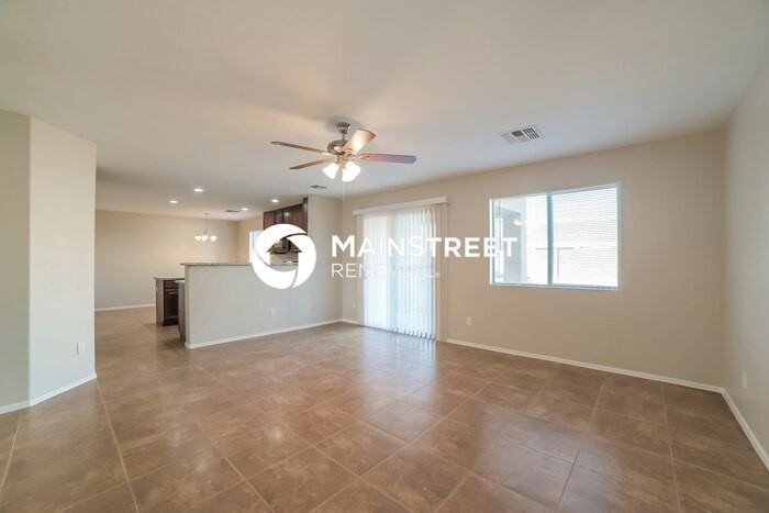 11216 W Pierson St - Photo 2 of 17