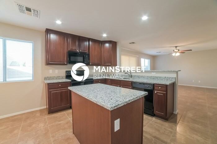 11216 W Pierson St - Photo 3 of 17