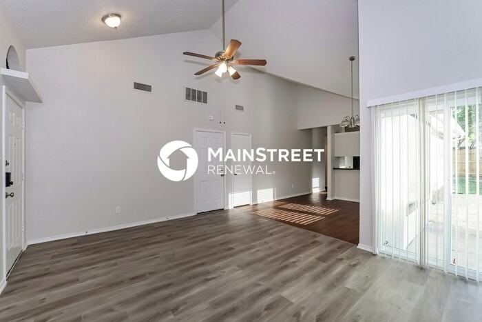 223 Rodeo Dr - Photo 4 of 16