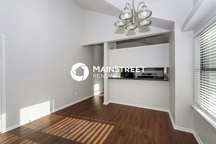 223 Rodeo Dr - Photo 6 of 16