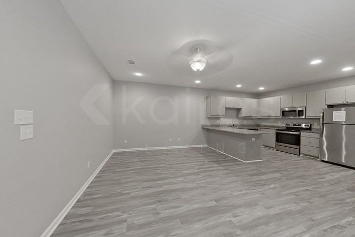 1918 Perry St #B - Photo 5 of 23