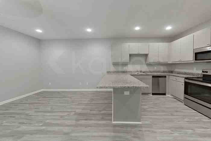 1918 Perry St #B - Photo 7 of 23