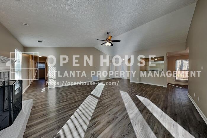 5796 Shoal Creek Dr - Photo 4 of 22