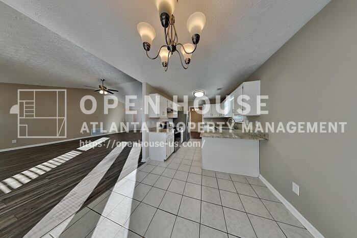 5796 Shoal Creek Dr - Photo 7 of 22