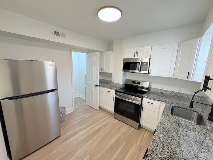 102 Cushing St - Photo 5 of 37