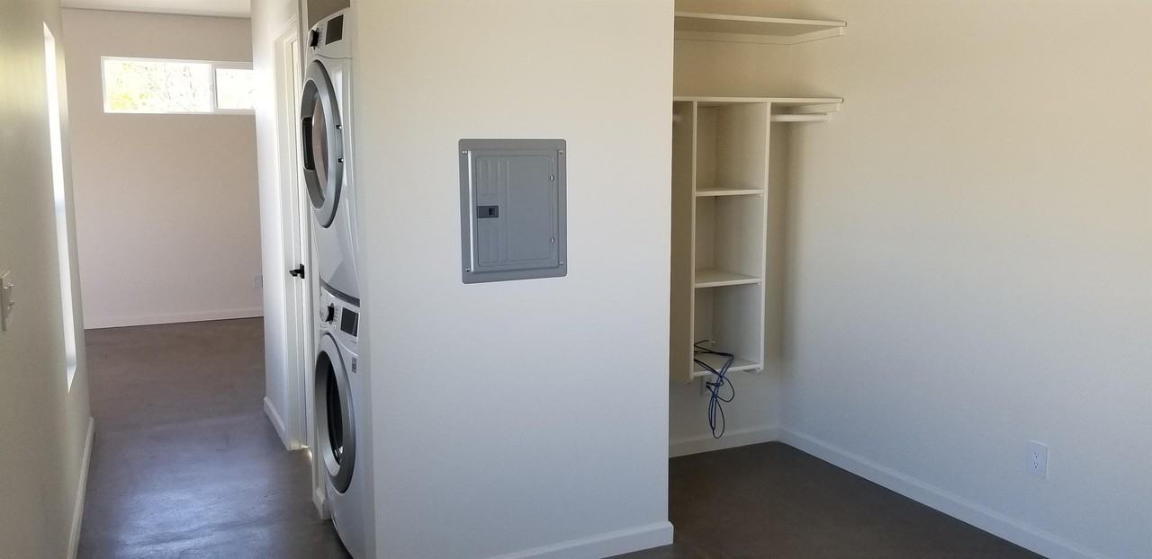 2334 N Evergreen St #REAR - Photo 5 of 9