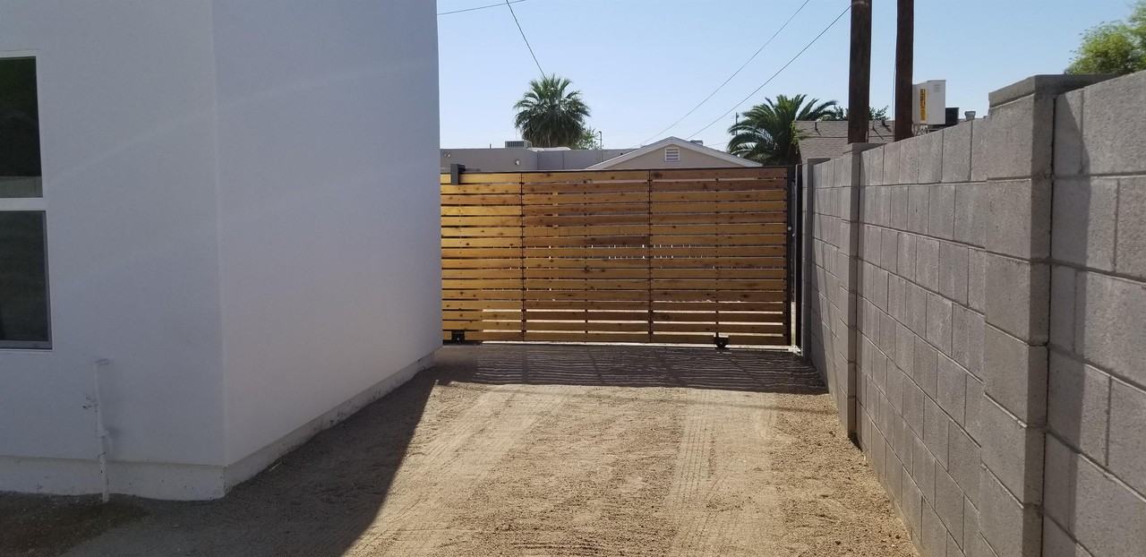 2334 N Evergreen St #REAR - Photo 7 of 9