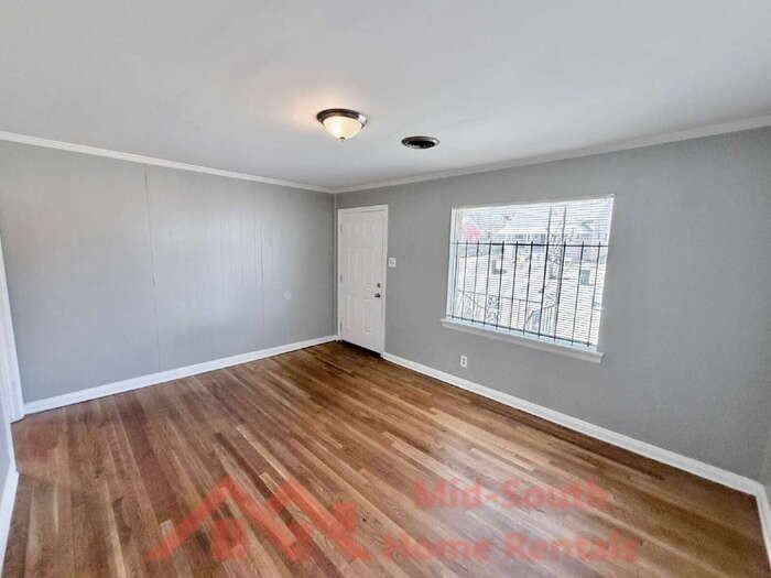 2054 Benford St - Photo 3 of 22