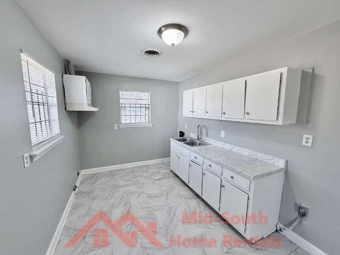 2054 Benford St - Photo 5 of 22