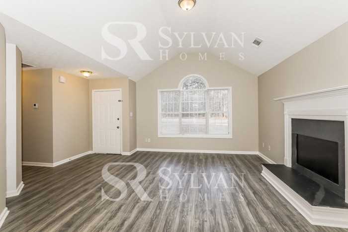 20 Grovehust Court - Photo 2 of 15