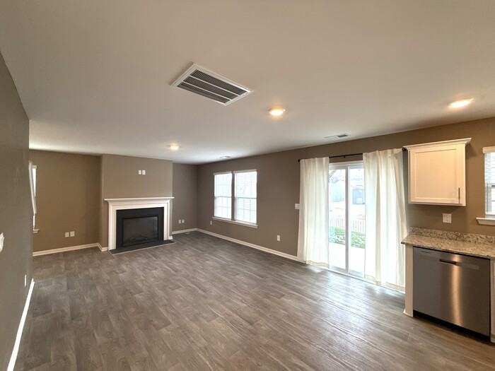 1171 Larkspur Ln - Photo 2 of 10