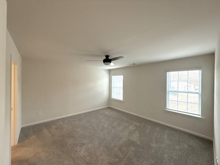 1171 Larkspur Ln - Photo 4 of 10