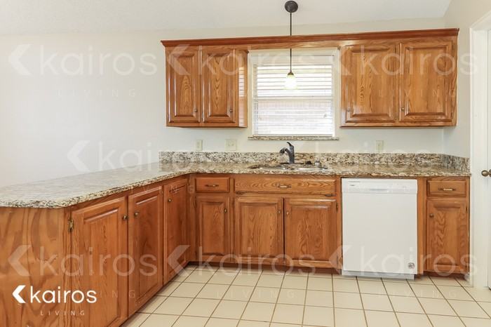 631 Hunters Way - Photo 7 of 16