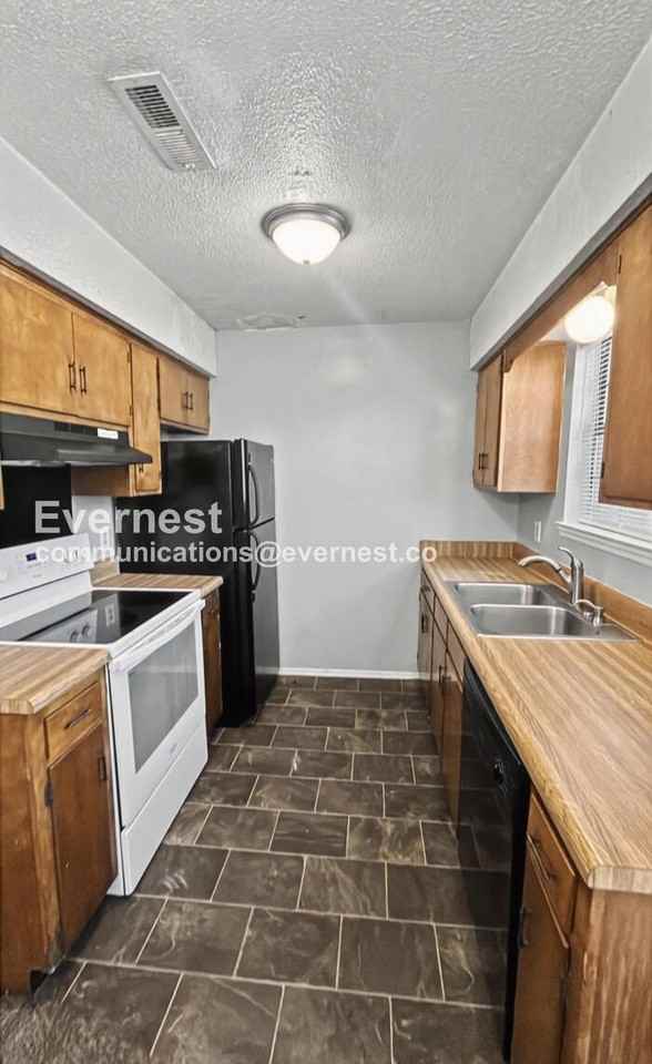 3309 Pinewood Ter - Photo 2 of 16