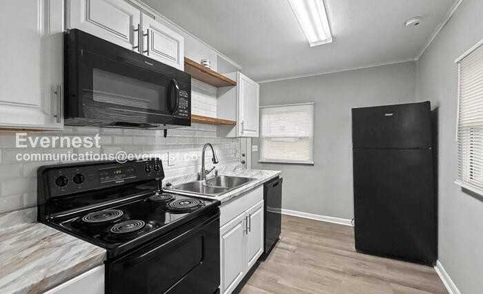 500 Swann Dr - Photo 2 of 19