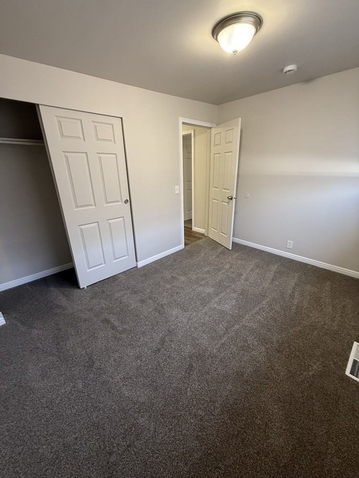 831 N Riverside Dr #2 - Photo 4 of 12