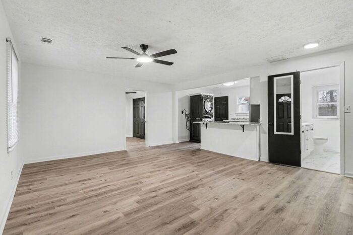 2160 Dowdell Dr - Photo 5 of 23